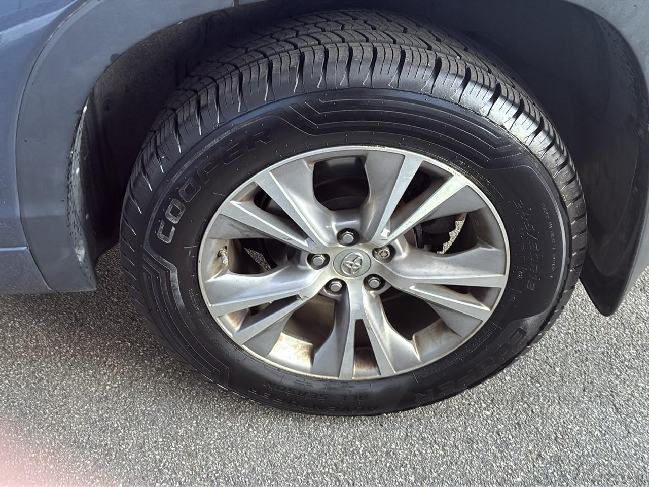 Toyota Highlander AWD 4dr V6 LE (Natl) 2015