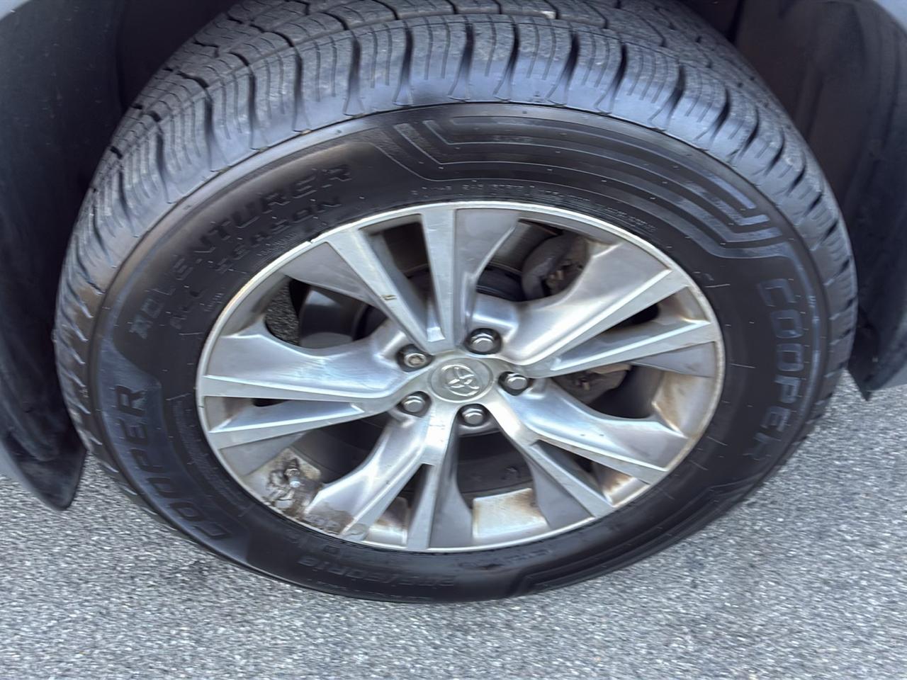 Toyota Highlander AWD 4dr V6 LE (Natl) 2015