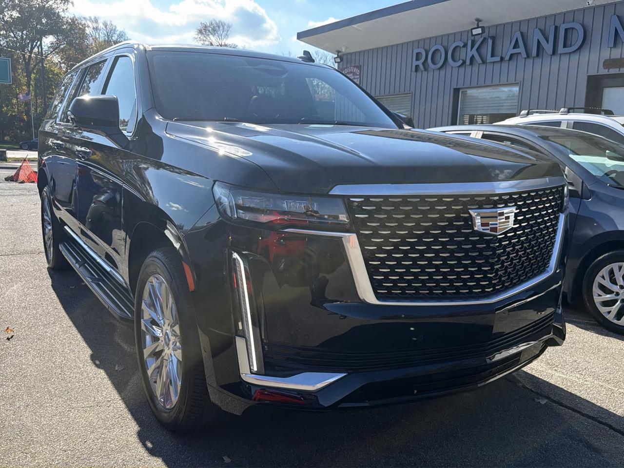 Cadillac Escalade ESV 4WD 4dr Premium Luxury 2023