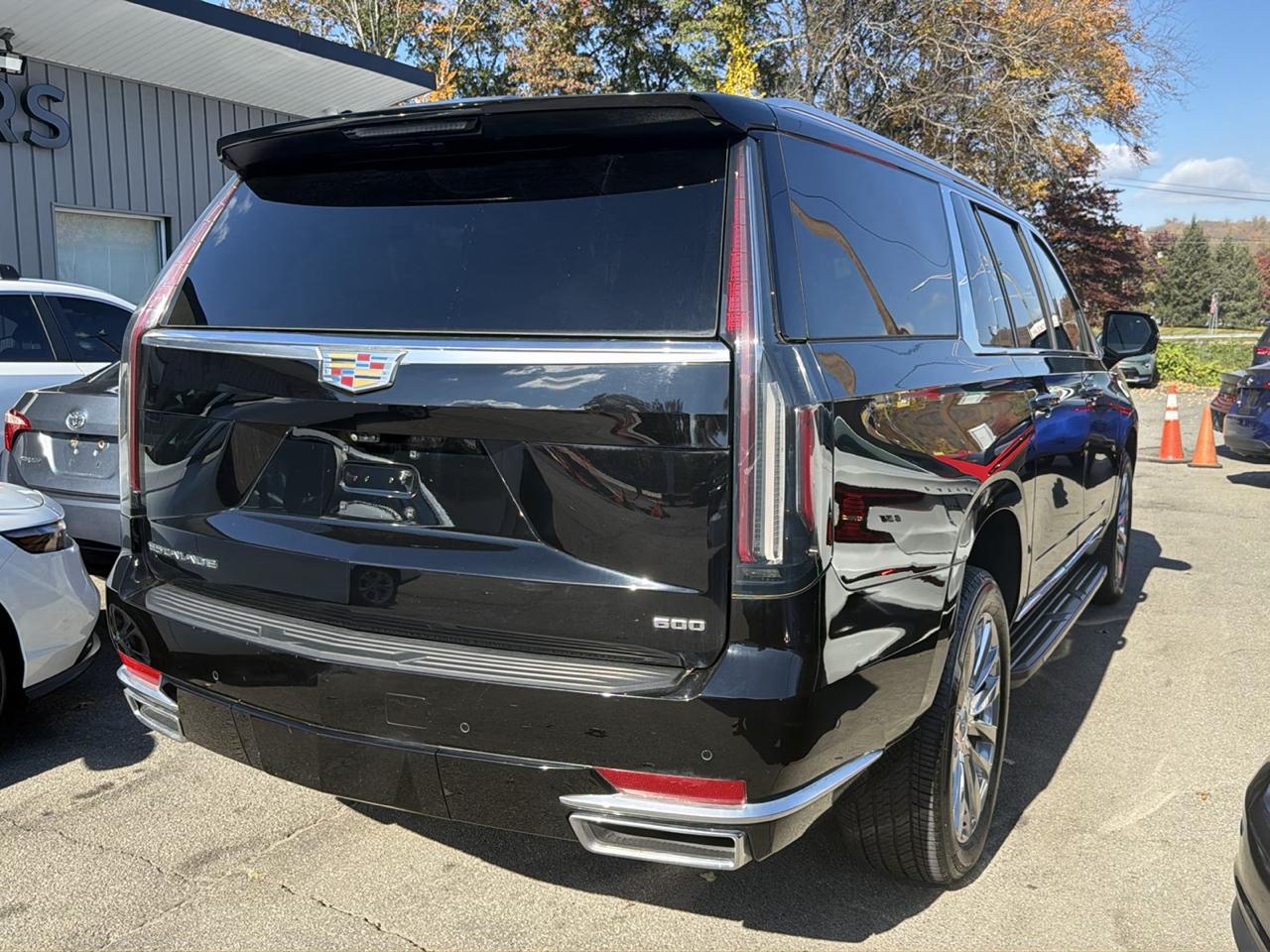 Cadillac Escalade ESV 4WD 4dr Premium Luxury 2023