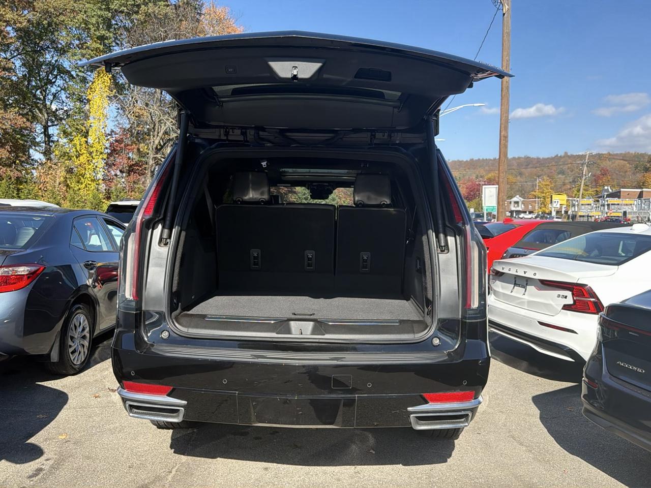 Cadillac Escalade ESV 4WD 4dr Premium Luxury 2023