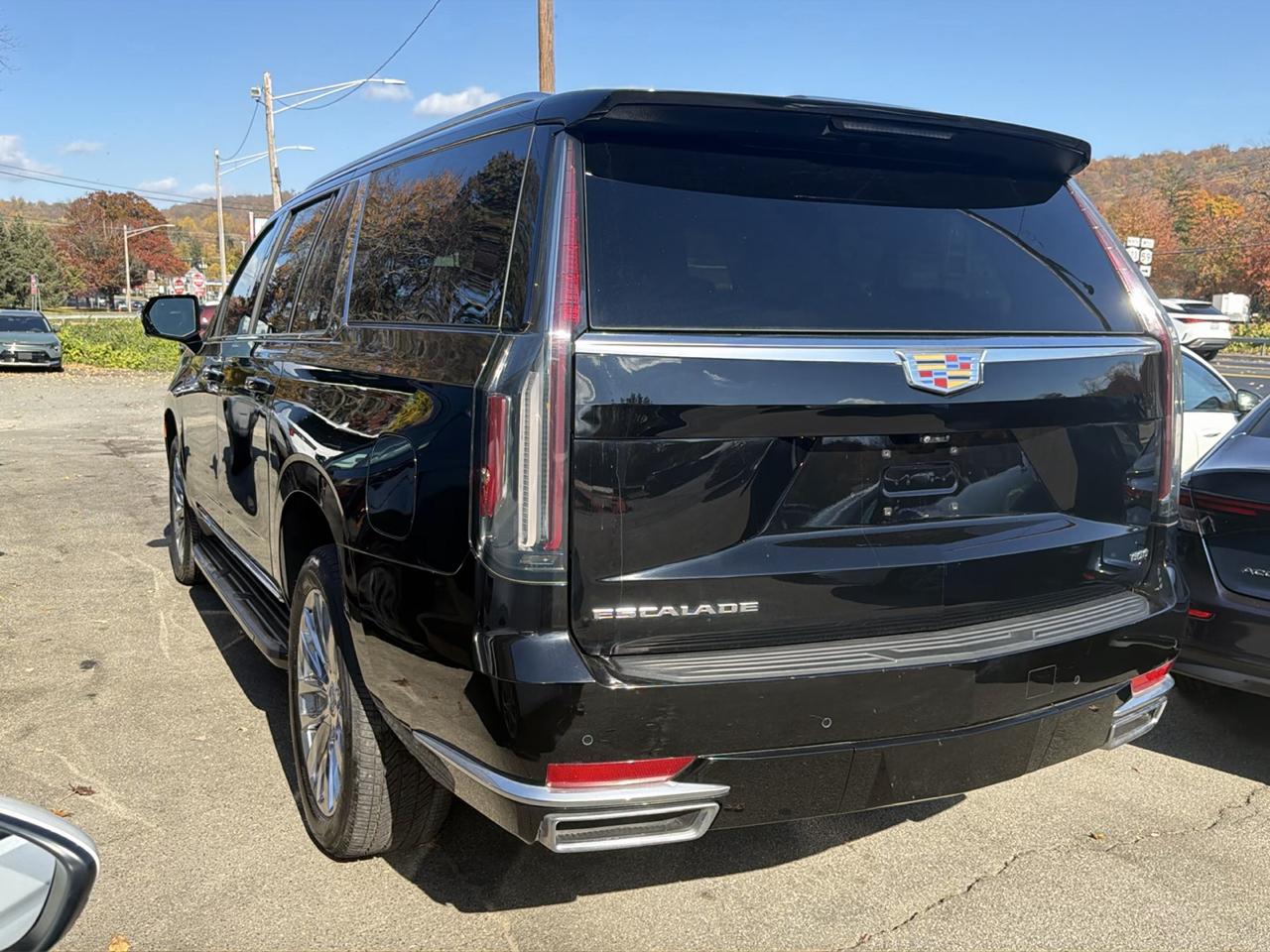 Cadillac Escalade ESV 4WD 4dr Premium Luxury 2023