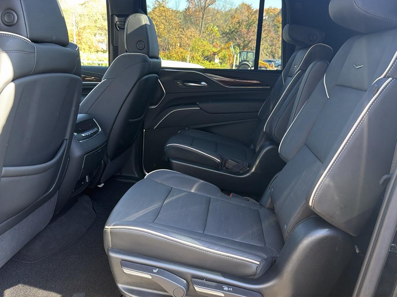 Cadillac Escalade ESV 4WD 4dr Premium Luxury 2023