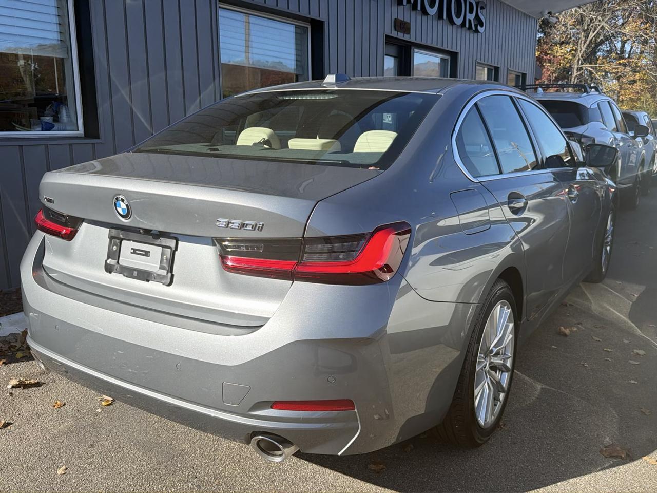 BMW 3 Series 330i xDrive Sedan 2024