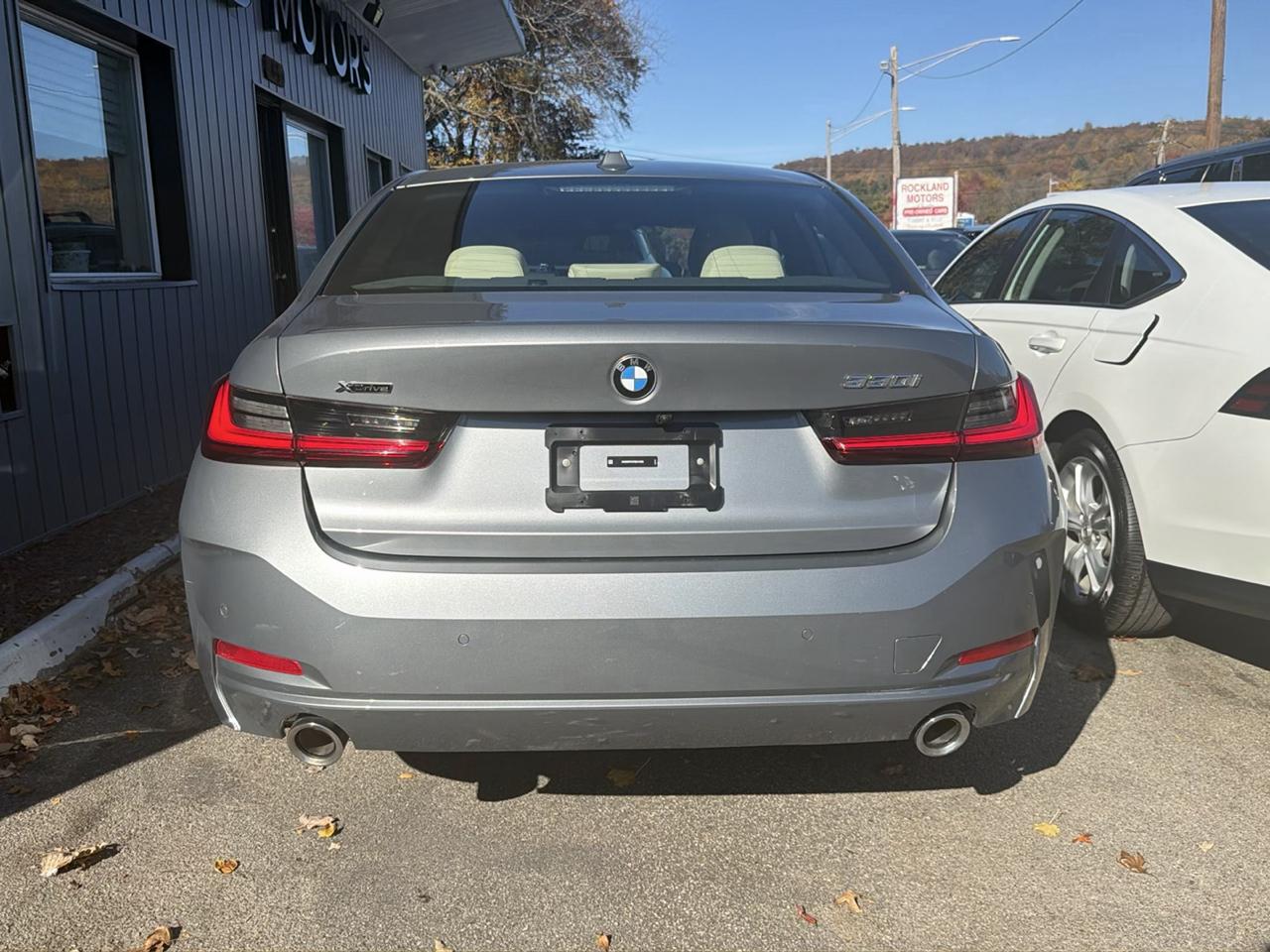 BMW 3 Series 330i xDrive Sedan 2024