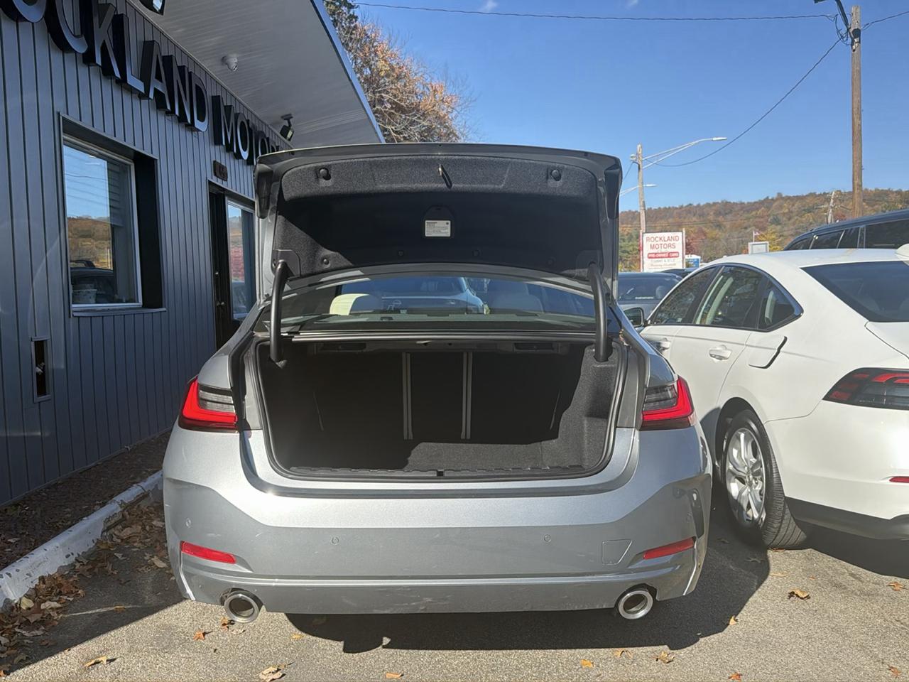 BMW 3 Series 330i xDrive Sedan 2024