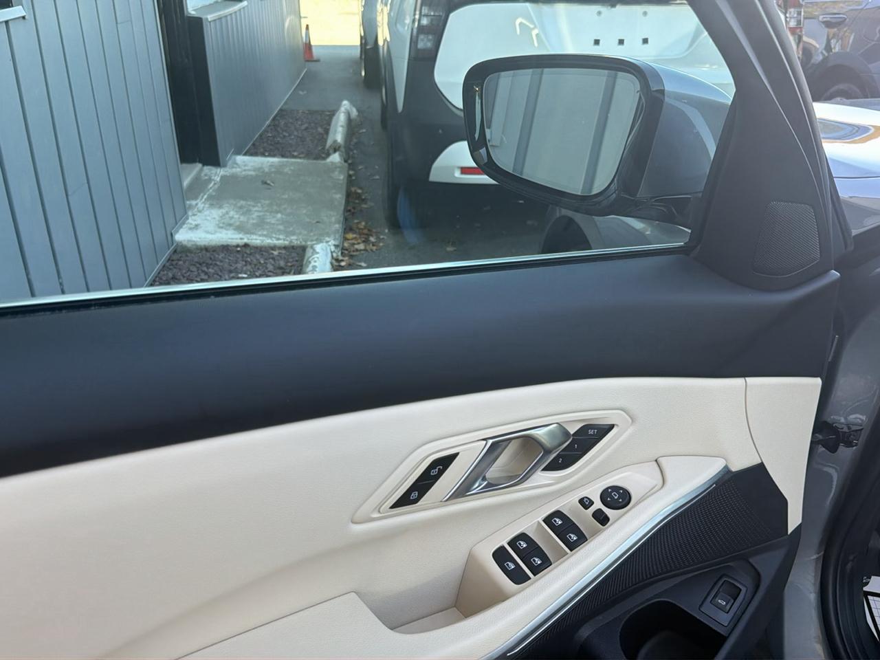 BMW 3 Series 330i xDrive Sedan 2024