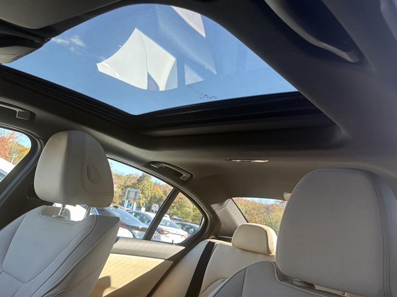 BMW 3 Series 330i xDrive Sedan 2024