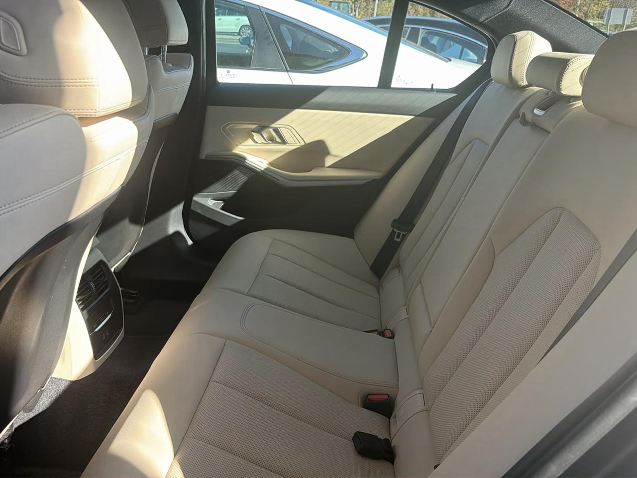 BMW 3 Series 330i xDrive Sedan 2024