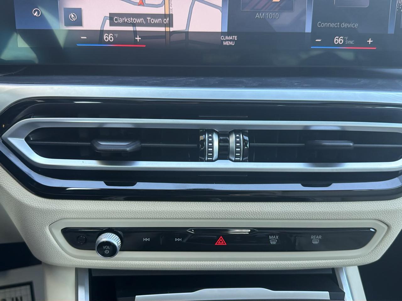 BMW 3 Series 330i xDrive Sedan 2024