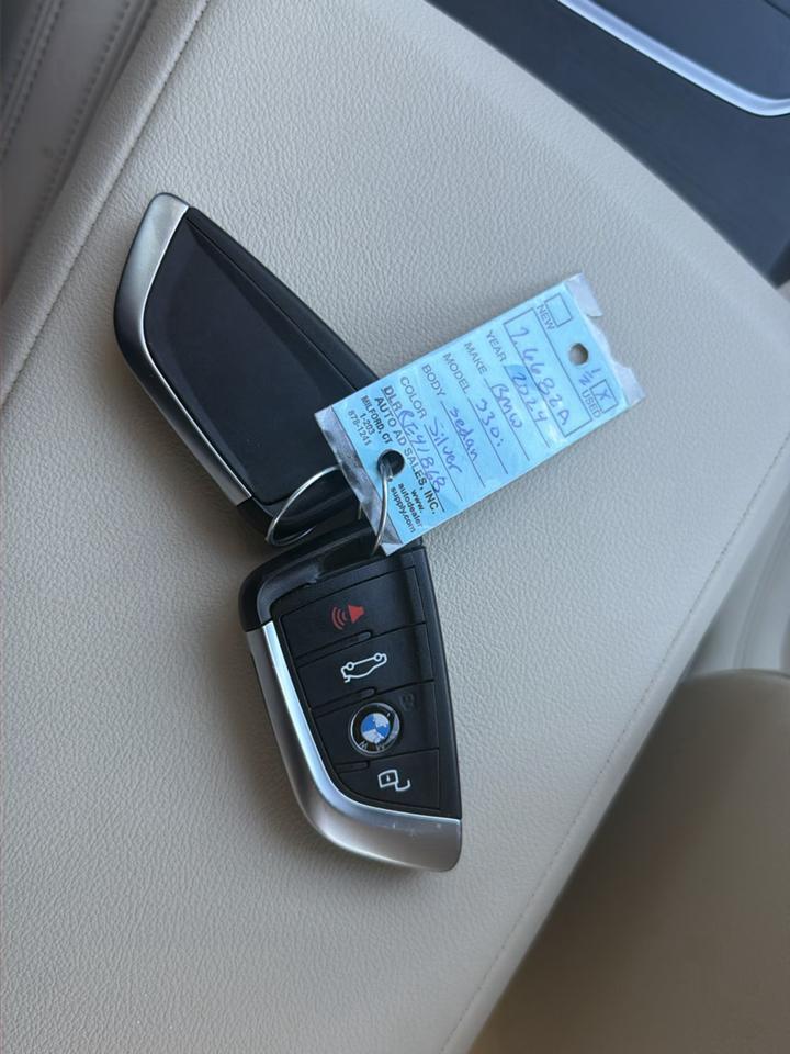 BMW 3 Series 330i xDrive Sedan 2024