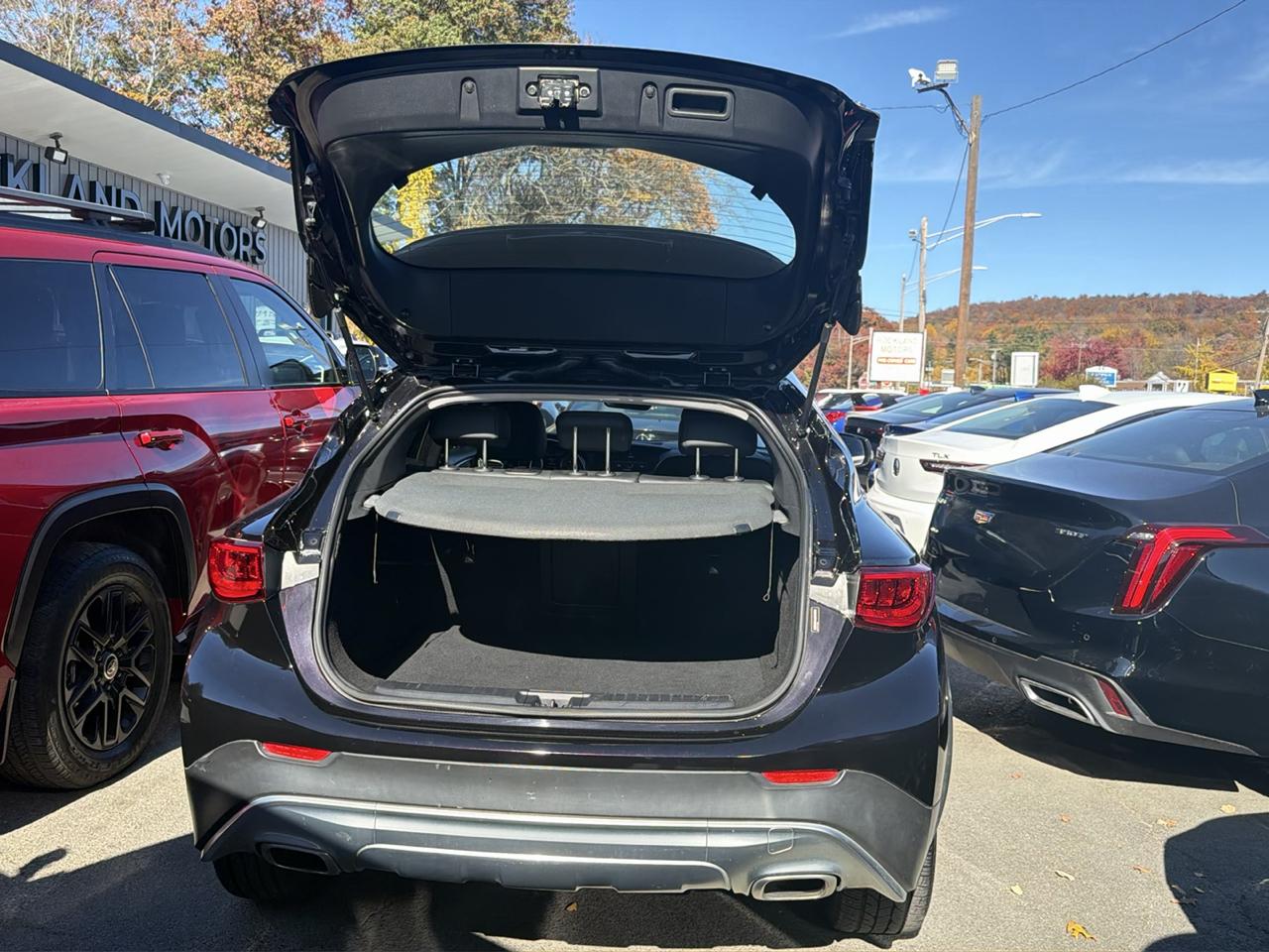 Infiniti QX30 Luxury AWD 2017
