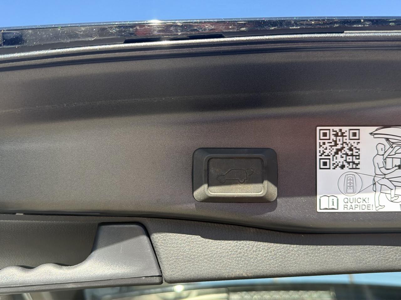Toyota RAV4 Hybrid XSE AWD (Natl) 2024