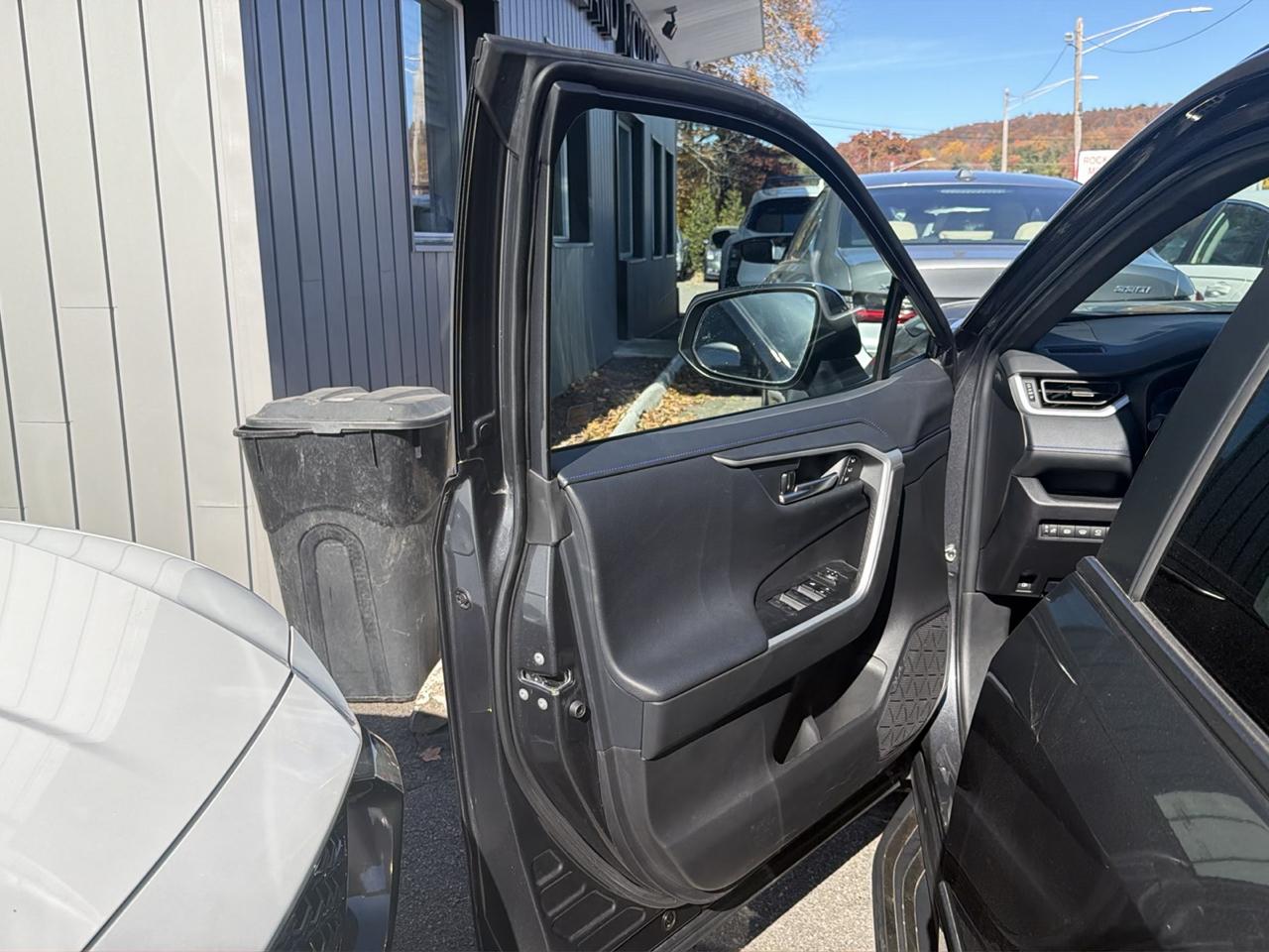 Toyota RAV4 Hybrid XSE AWD (Natl) 2024