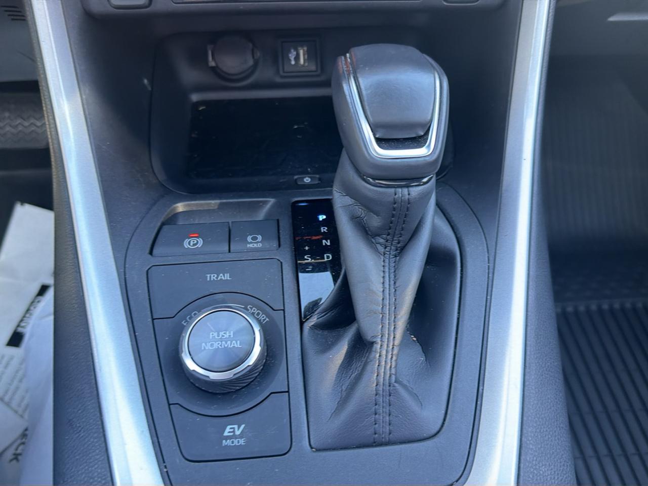 Toyota RAV4 Hybrid XSE AWD (Natl) 2024