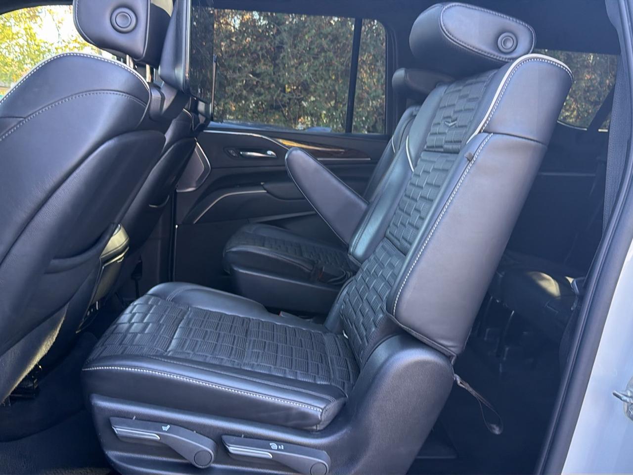 Cadillac Escalade ESV 4WD 4dr Sport Platinum 2022