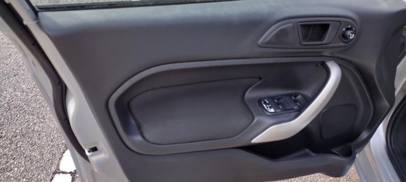 Ford Fiesta SE Hatchback 2011