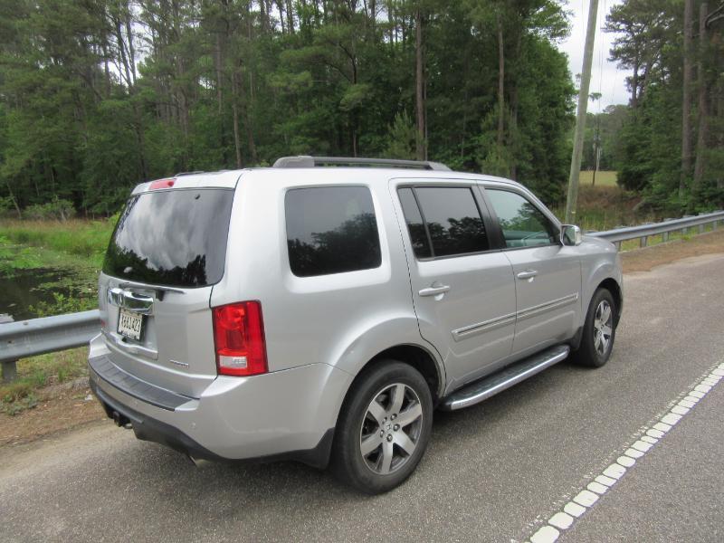 Honda Pilot Touring 2WD 5-Spd AT with DVD 2012