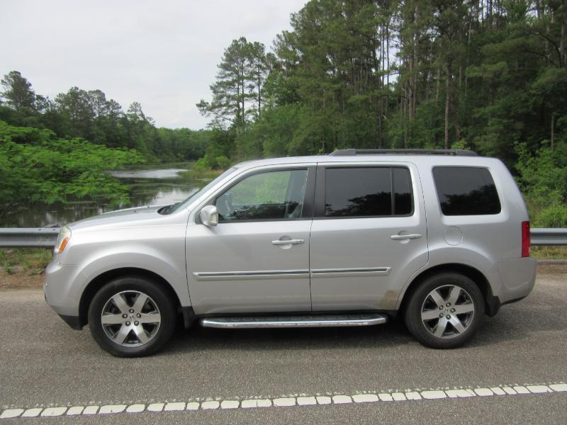 Honda Pilot Touring 2WD 5-Spd AT with DVD 2012