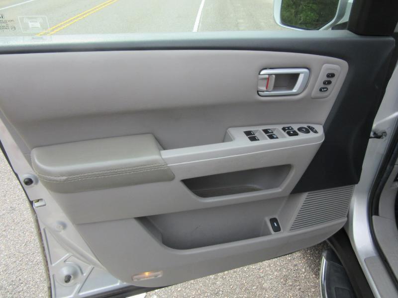 Honda Pilot Touring 2WD 5-Spd AT with DVD 2012