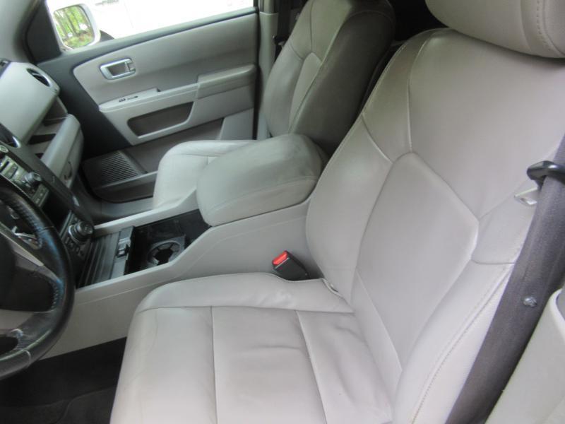 Honda Pilot Touring 2WD 5-Spd AT with DVD 2012