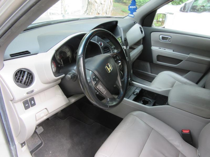 Honda Pilot Touring 2WD 5-Spd AT with DVD 2012