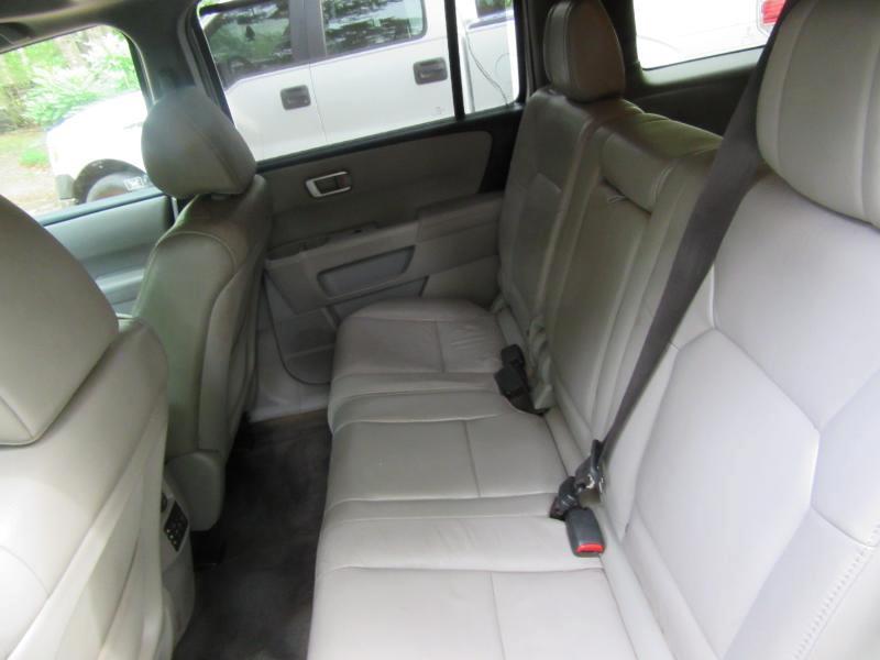 Honda Pilot Touring 2WD 5-Spd AT with DVD 2012