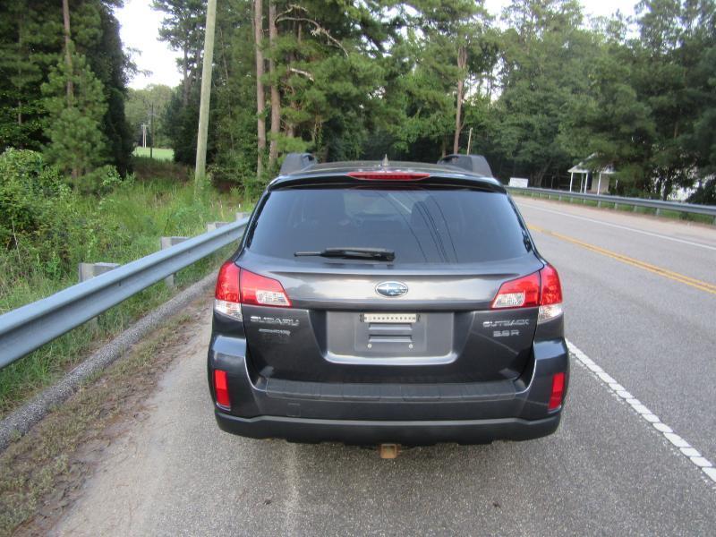 Subaru Outback 3.6R Limited 2011