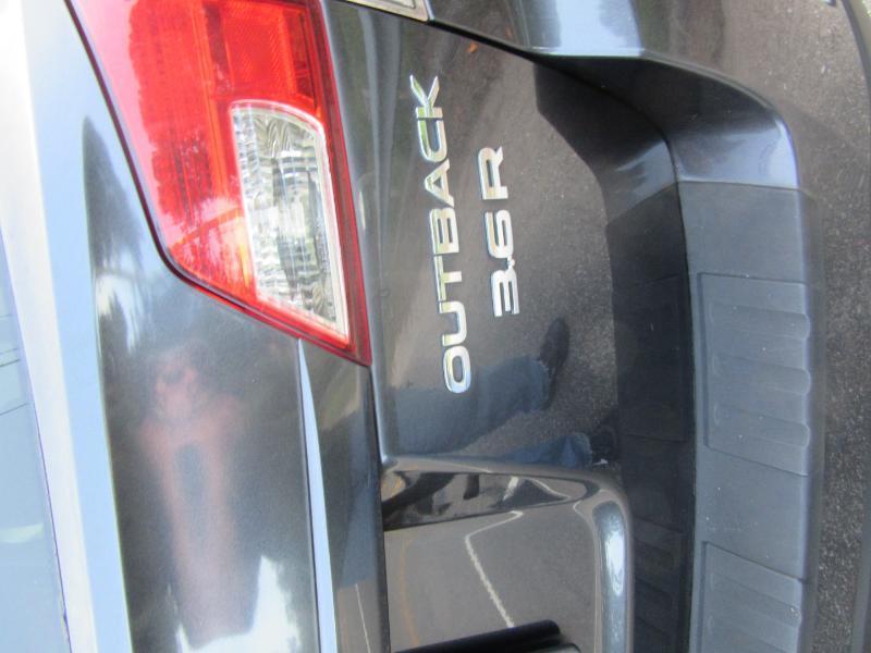 Subaru Outback 3.6R Limited 2011
