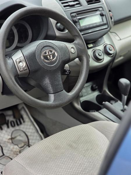 Toyota RAV4 4-Door 4WD 2012