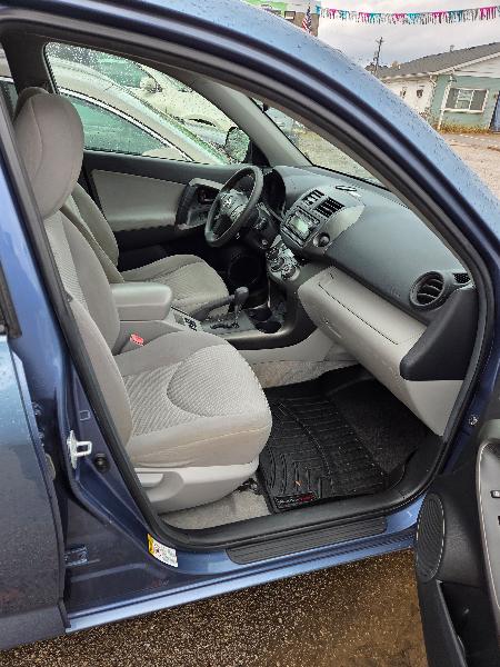 Toyota RAV4 4-Door 4WD 2012