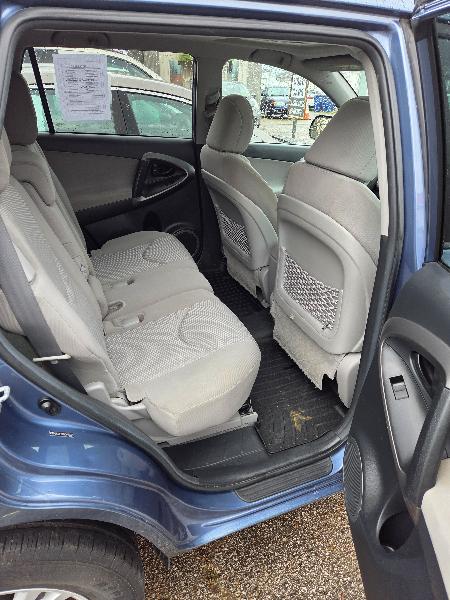 Toyota RAV4 4-Door 4WD 2012