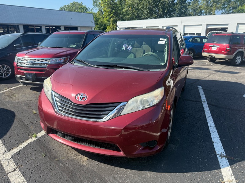 2012 Toyota Sienna LE's photo