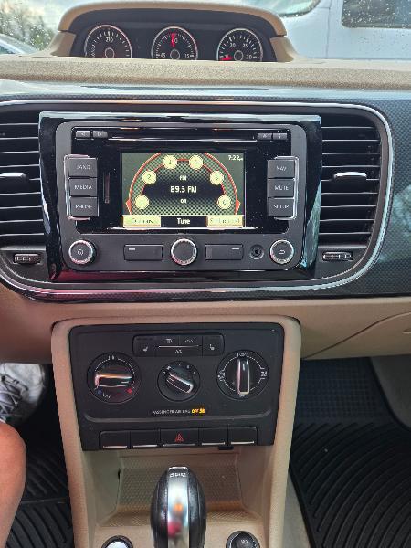 Volkswagen Beetle 2.0T Turbo Convertible 2013