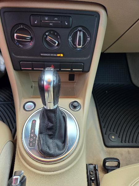 Volkswagen Beetle 2.0T Turbo Convertible 2013