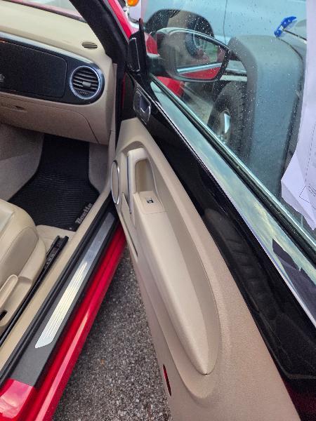 Volkswagen Beetle 2.0T Turbo Convertible 2013