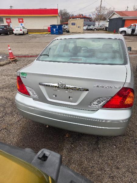 Toyota Avalon XL 2001