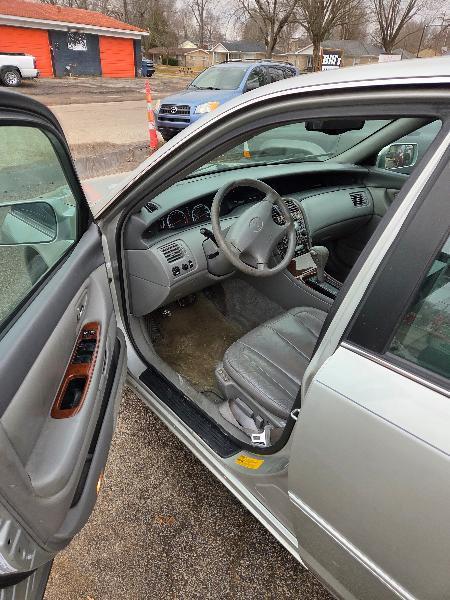 Toyota Avalon XL 2001