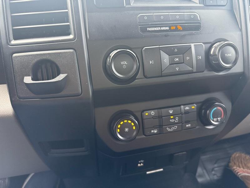 Ford F-150 2WD Reg Cab 122.5" XL 2017