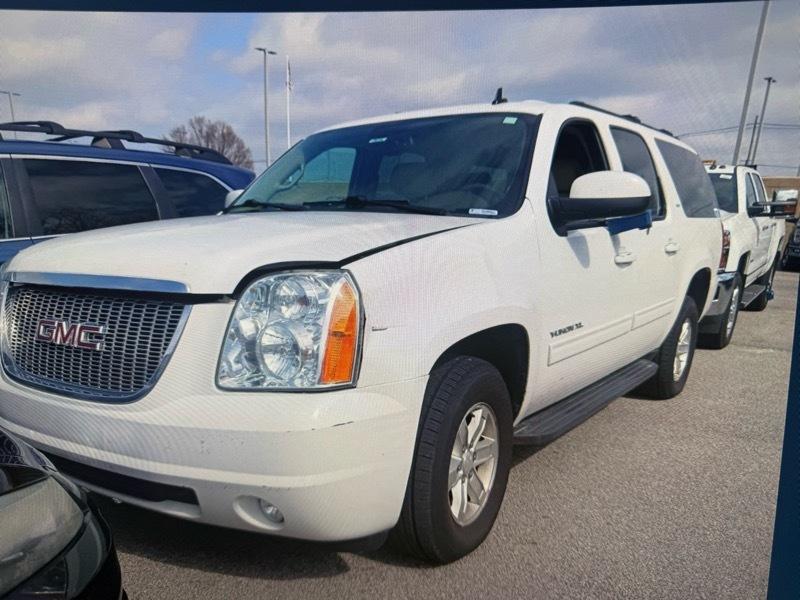 GMC Yukon XL SLT 1/2 Ton 4WD 2013