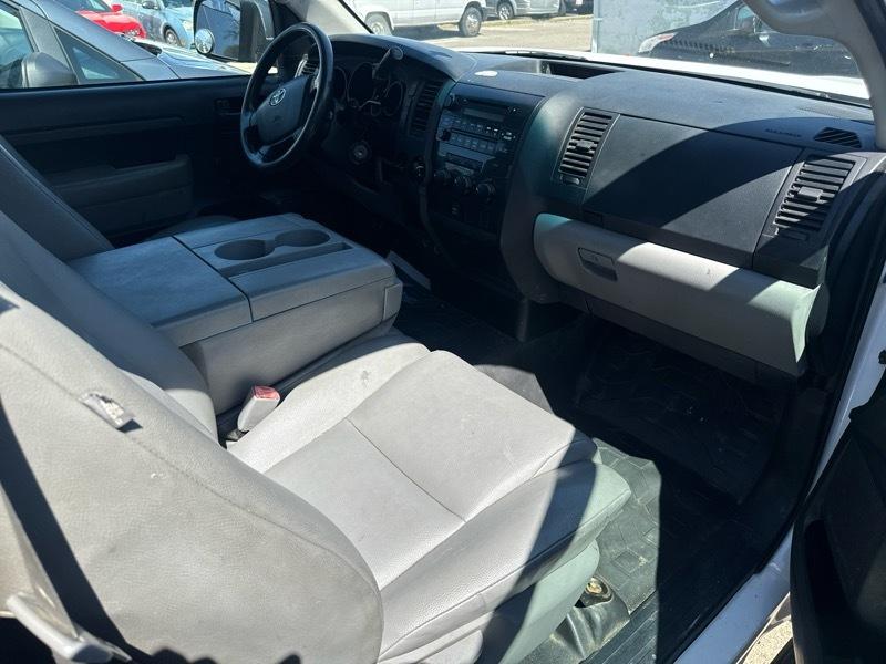 Toyota Tundra Tundra-Grade 4.0L Long Bed 2WD 2011