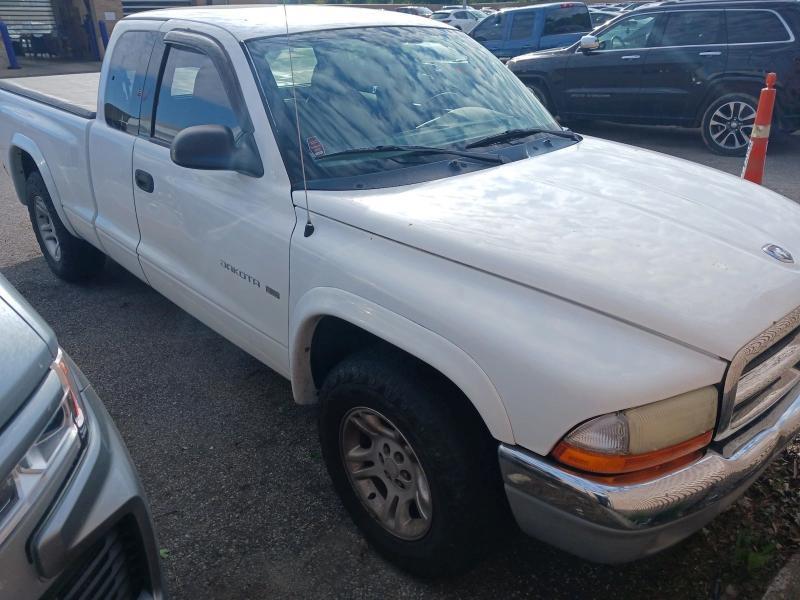 Dodge Dakota Club Cab 131" WB SLT 2002