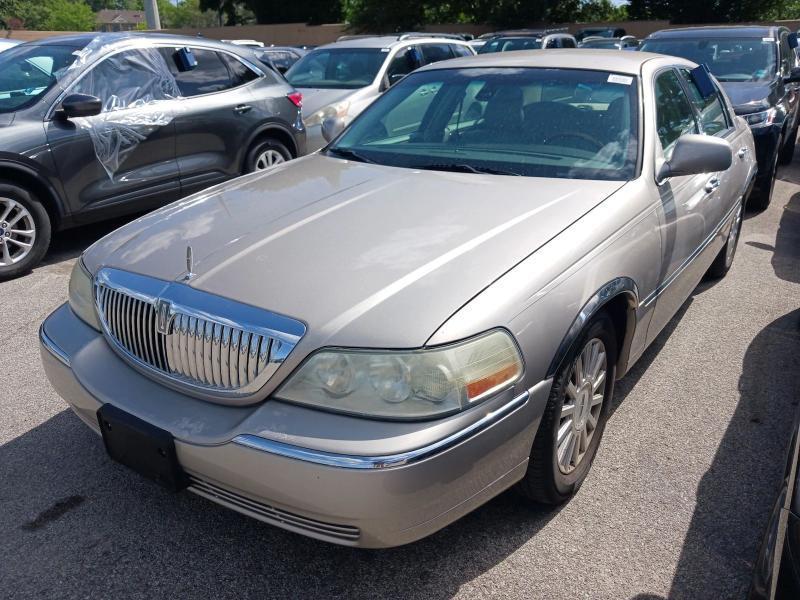 Lincoln Town Car Signature 2003