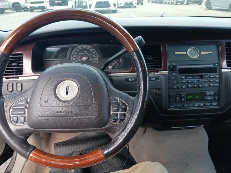Lincoln Town Car Signature 2003