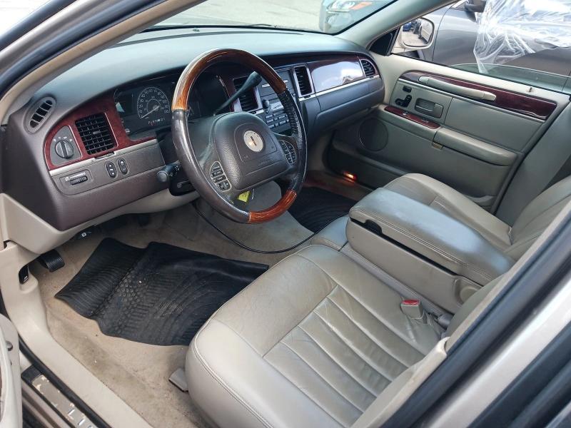 Lincoln Town Car Signature 2003