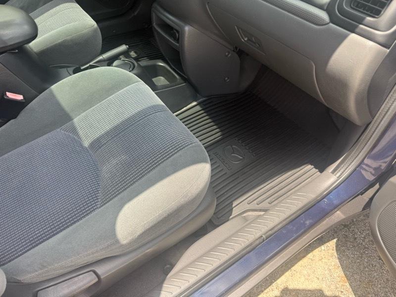 Mazda Tribute LX 4WD 2004