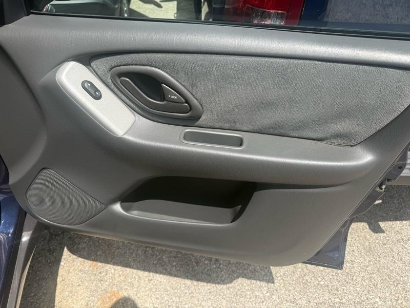 Mazda Tribute LX 4WD 2004