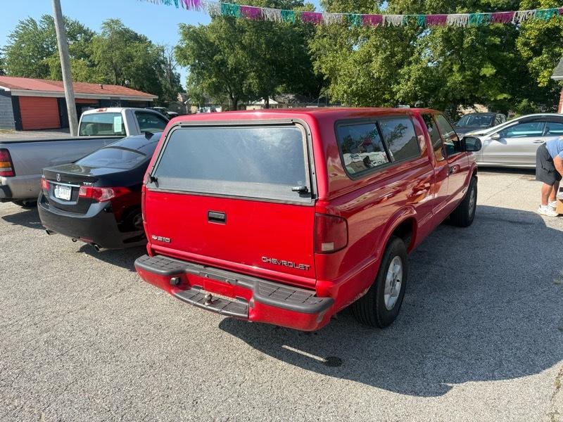 Chevrolet S10 Pickup Ext Cab 123" WB 4WD LS 2002