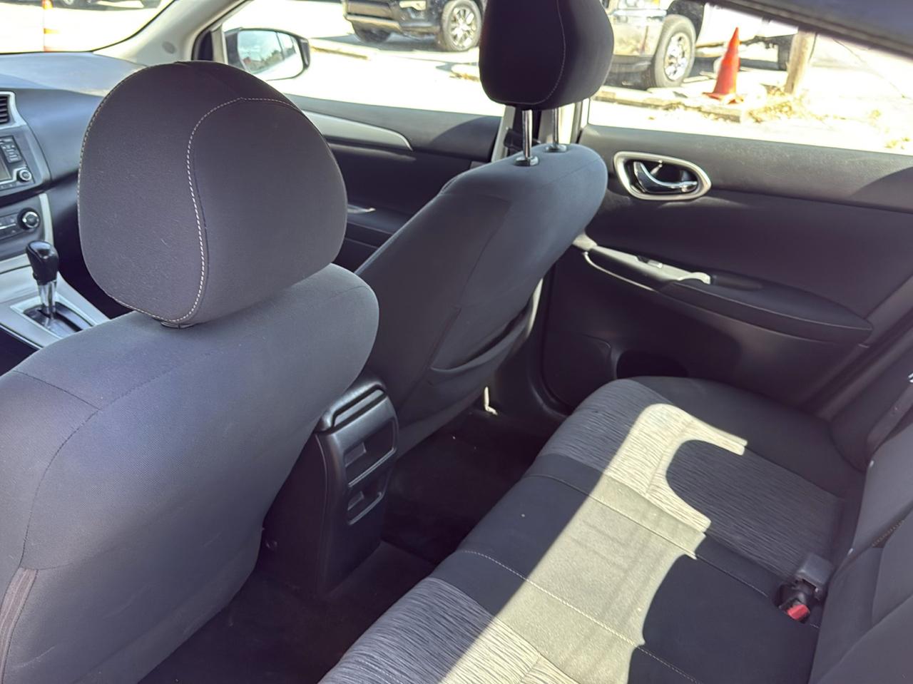 Nissan Sentra 4dr Sdn I4 CVT SV 2015
