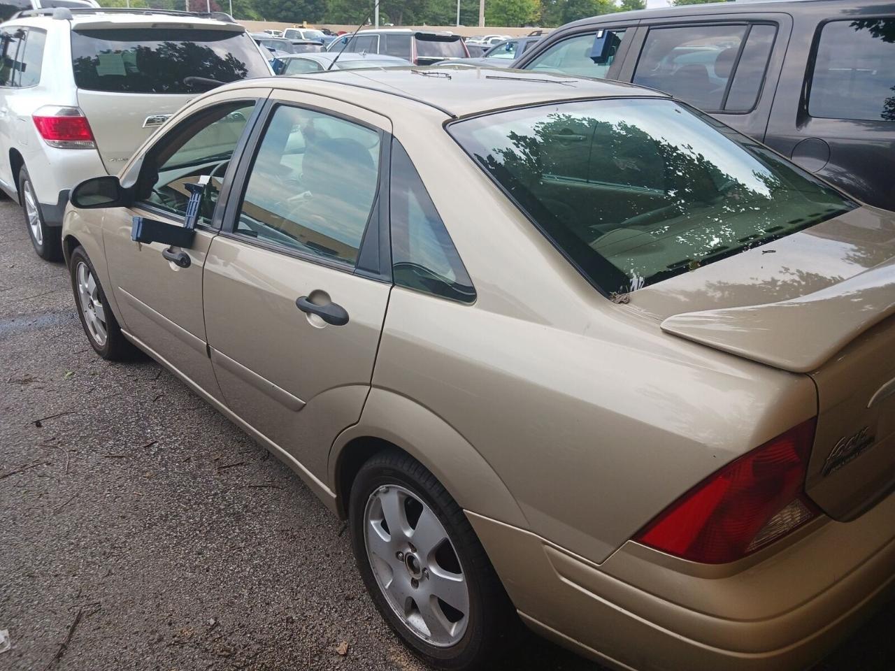 Ford Focus 4dr Sdn ZTS 2002